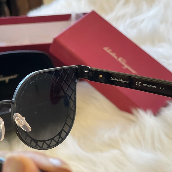 Salvatore Ferragamo 42mm Sunglasses Matte Black - Picture 12 of 16